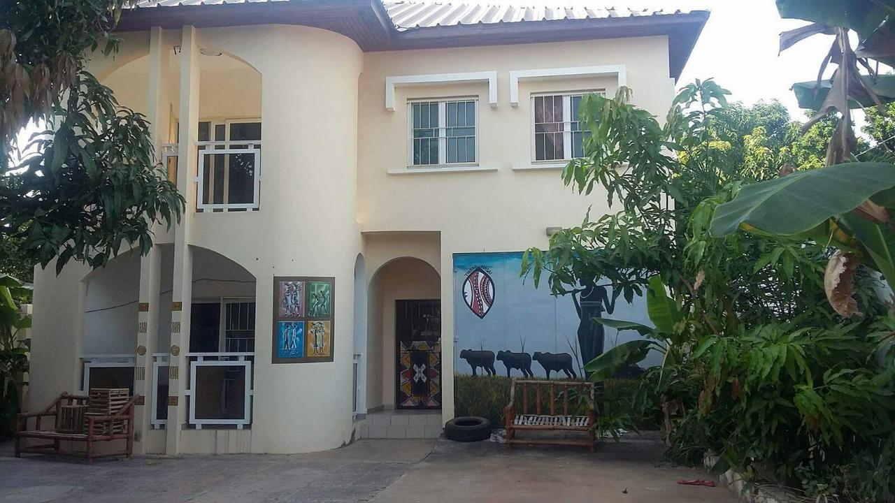 Sarawally Guesthouse Ampaya المظهر الخارجي الصورة