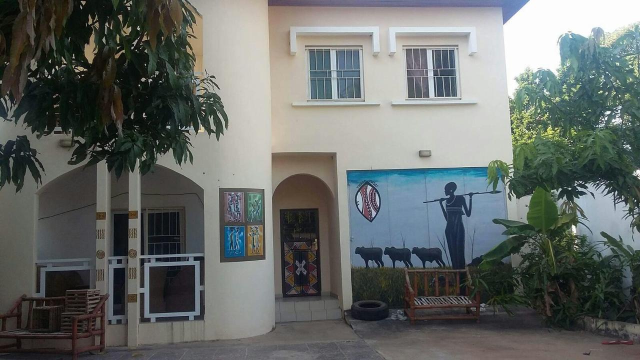 Sarawally Guesthouse Ampaya المظهر الخارجي الصورة